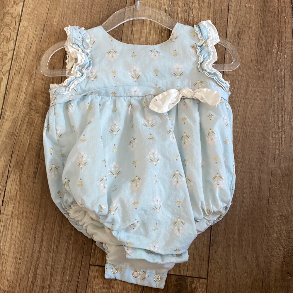 Maggie & Zoe double lined babies bubble outfit.